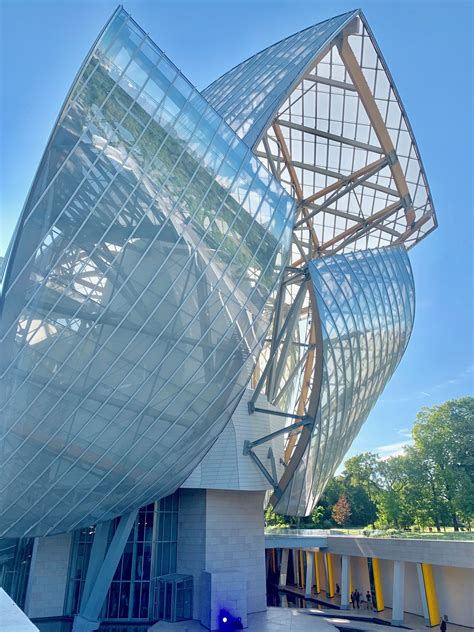 louis vuitton paris sculpture|louis vuitton foundation.